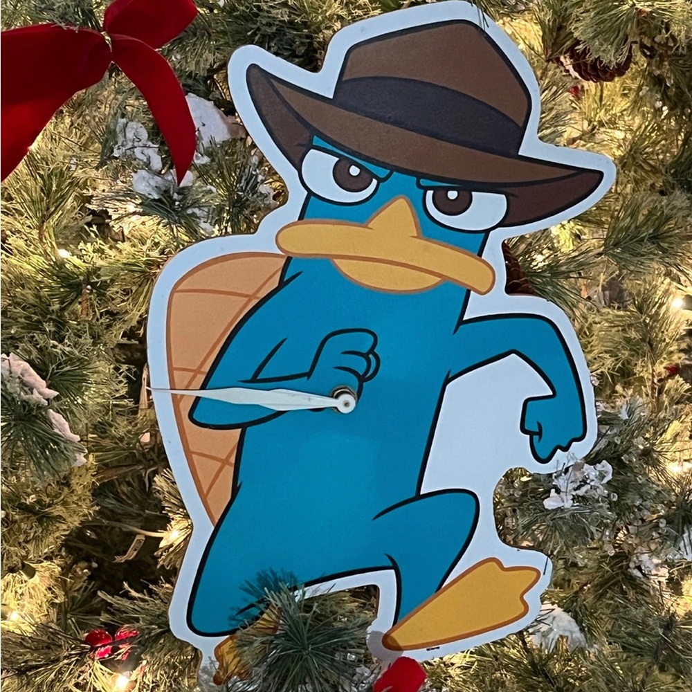 Very RARE Phineas and Ferb Perry the Platypus Wall Clock Disney Movie Rewards‎